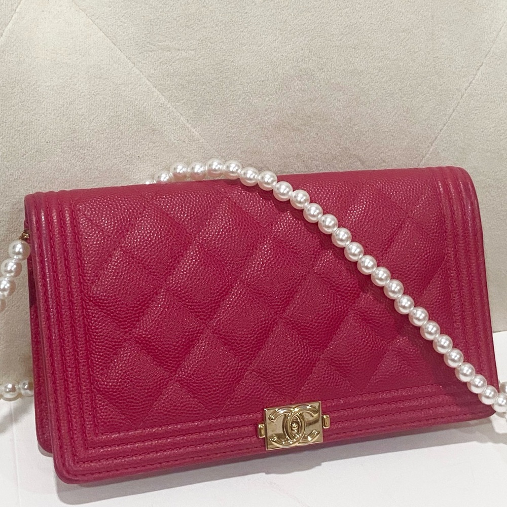 Chanel Quilted Caviar Boy hot Pink Wallet coming with non CC pearl strap - Picture 2 of 9